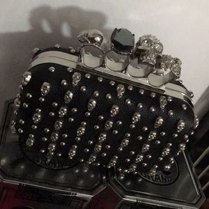 Brass knuckle skull clutch